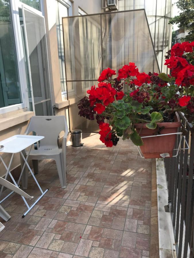 White Rose Guest Rooms Burgas by Eksteriør bilde