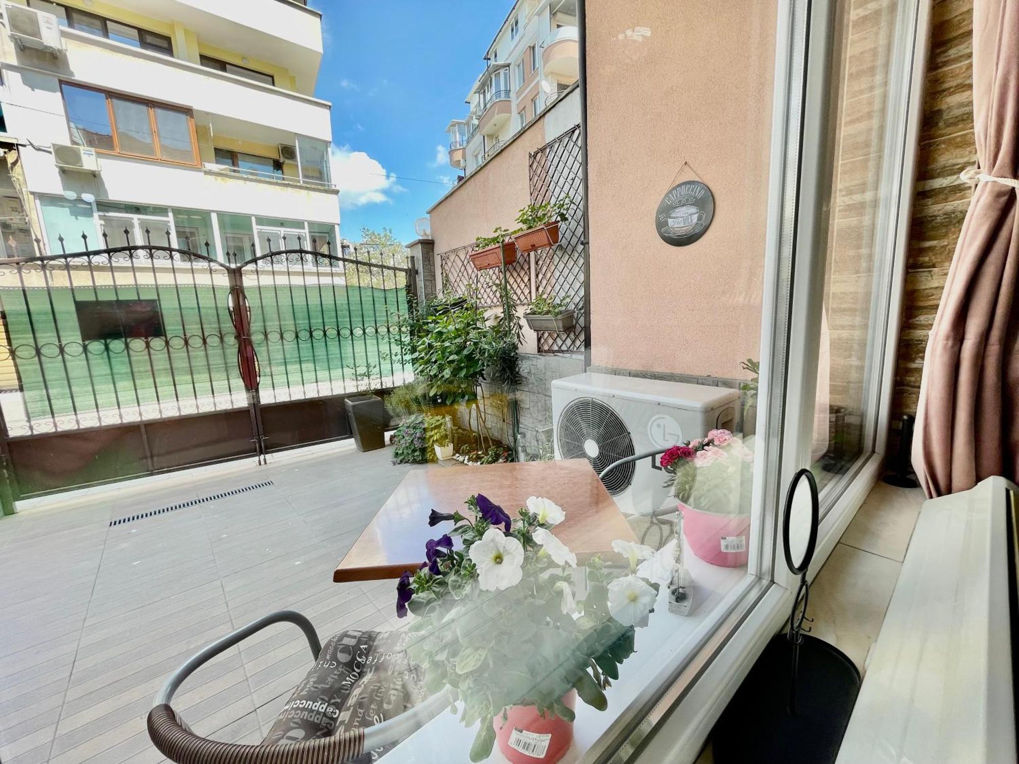 White Rose Guest Rooms Burgas by Eksteriør bilde