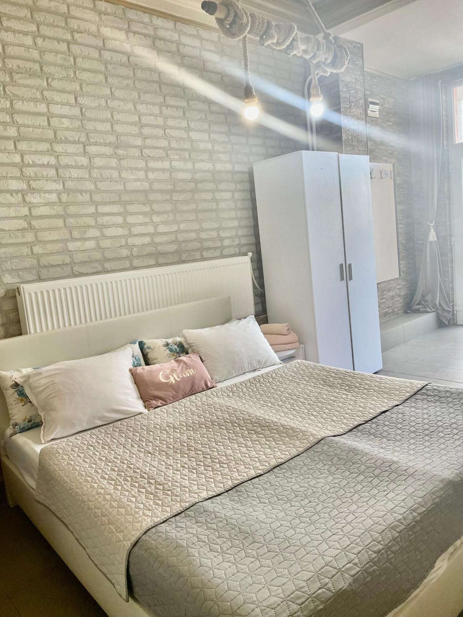 White Rose Guest Rooms Burgas by Eksteriør bilde