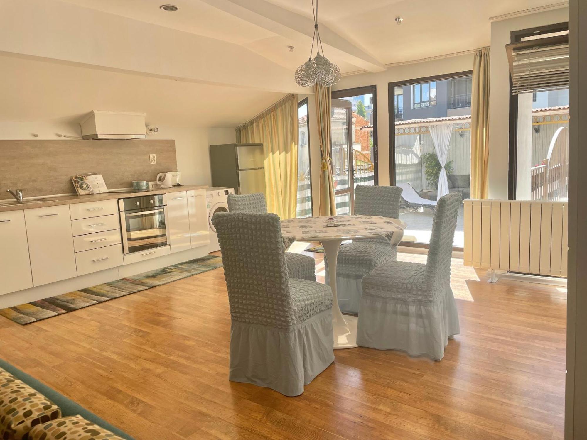 White Rose Guest Rooms Burgas by Eksteriør bilde