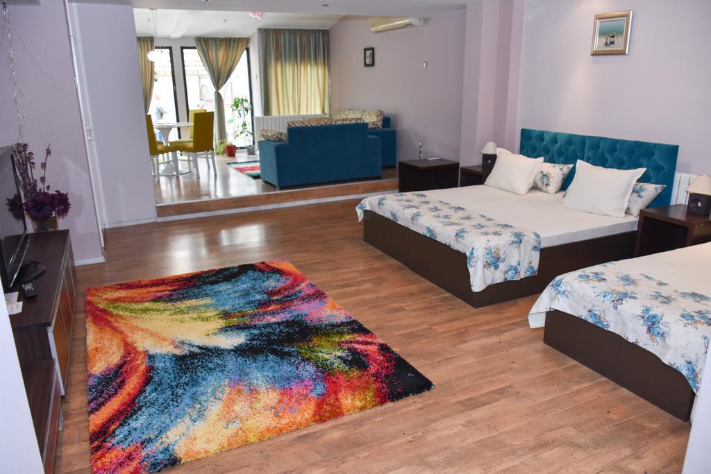 White Rose Guest Rooms Burgas by Eksteriør bilde
